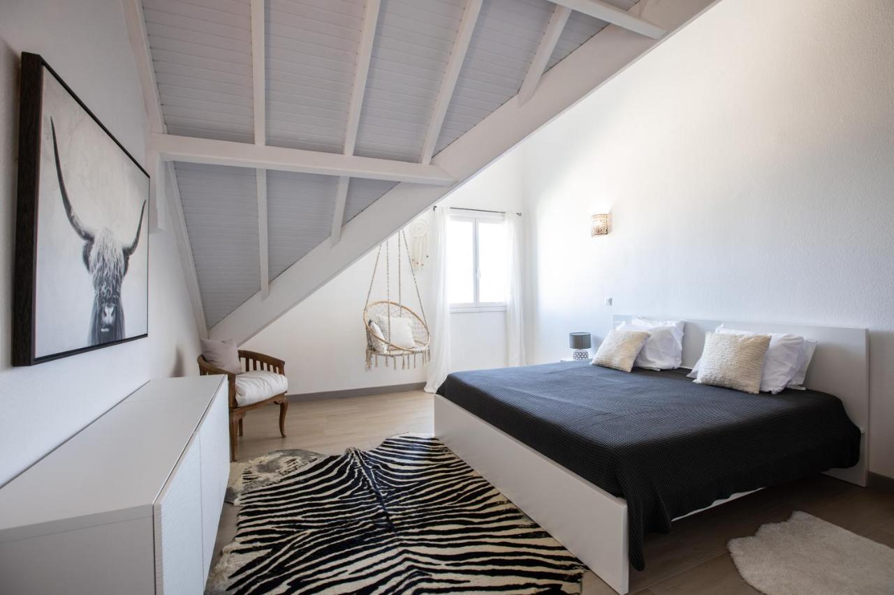 Stunning New Apartment With View Of Orient Bay Quarter of Orleans Luaran gambar